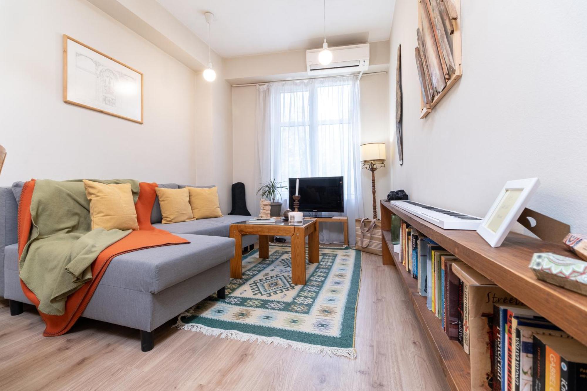 Апартаменти Chic Urban Getaway In Center *
